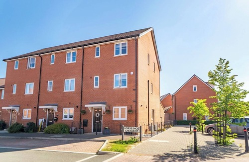 Bedford House | Entire Home in Central Bedfordshire 5 Bedroom sleeps 10 5BR & 2.5 bathrooms