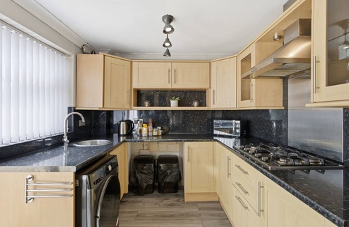 Forsbrook House | Entire home in Stoke-on-Trent - Work-Ready 1-Bed Stay | Office & Gym | Longton