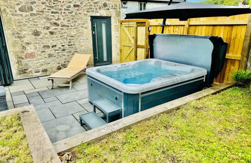 Leigh upon Mendip House | Entire home in Stoke Saint Michael, United Kingdom