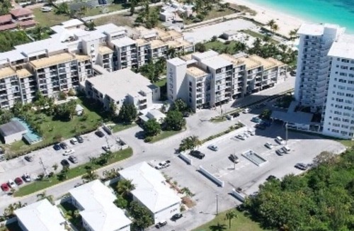 Williams Town Condo | Escape to the Sunshine of the Bahamas and unwind at this cozy 2-bedroom condo