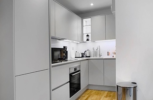Eton Apartment | Eton, Windsor - 1 Bedroom Flat - With Parking