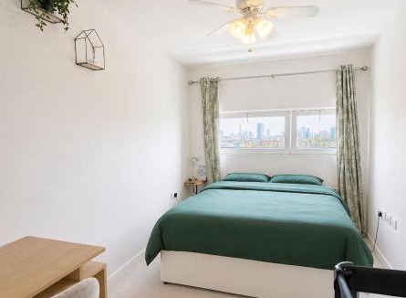 Churchill Apartment | Executive 2-bed Penthouse with View- 15mins to Victoria Station