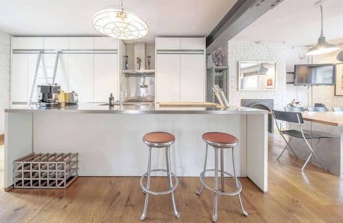 Oval Apartment | Experience London in amazing reconverted Gin house
