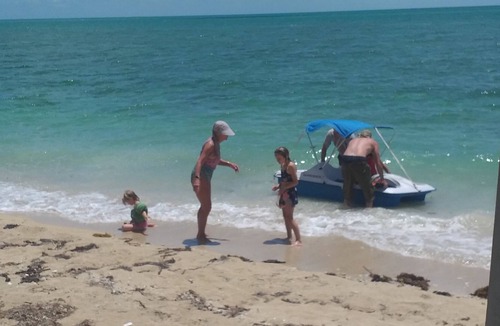 Coral Harbour Apartment | Experience the Real Bahamas, 10 mins from the Airport, On the Beach