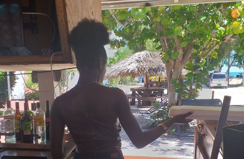 Coral Harbour Apartment | Experience the Real Bahamas, 10 mins from the Airport, On the Beach