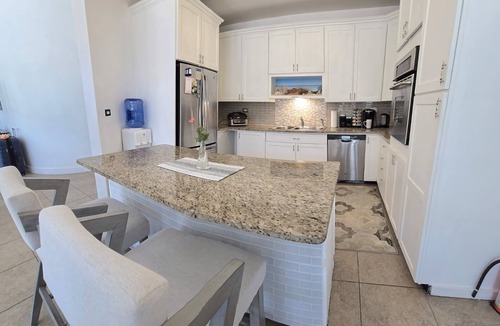 George Town House | Exuma Luxury Ocean VIew 5bd 4ba house with pool, pickle ball court, & SUV