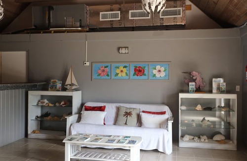 Farmer's Hill Hotel | Exuma Palms