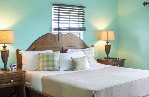 Rolleville Hotel | Exuma Sea Grape: Sandy Isle Escapes -formally Shoreline Beach Club
