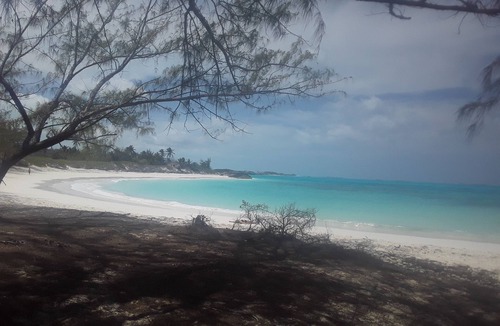 Farmer's Hill House | Exuma swimming Pigs sharks 2bdrm villa