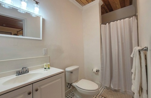 George Town Hotel | Exuma Yacht Club Resort & Marina Limited