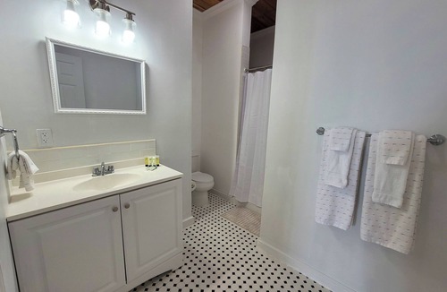 George Town Hotel | Exuma Yacht Club Resort & Marina Limited