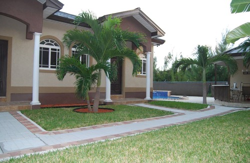 Bell Channel Bay House | EZ VILLE @TAINO BEACH Lucaya