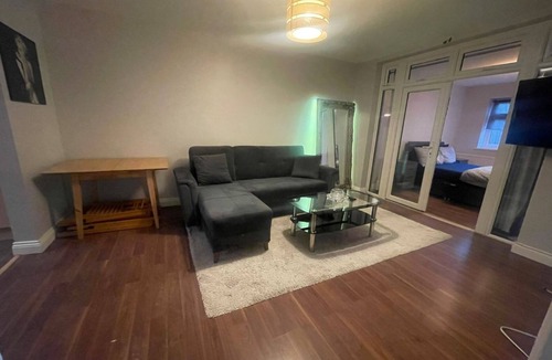 Bellingham Apartment | Fabulous 2-bedroom apartment with AC in charming London