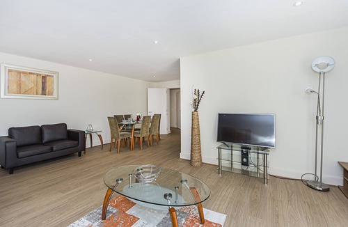 Island Gardens Apartment | FABULOUS AND SPACIOUS APARTMENT FOR THE LARGER GROUPS OVER LOOKING THE RIVER