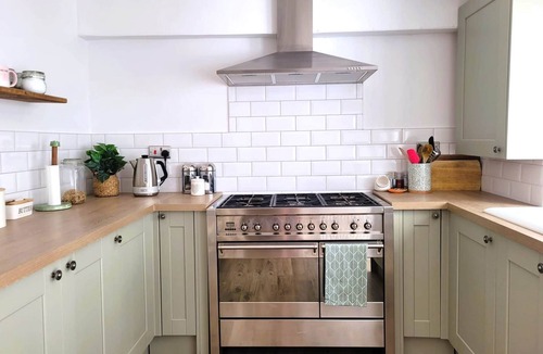 Montpellier Apartment | Fabulous Apartment near Montpellier Gardens & Ivy