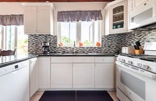 Nassau Villa | Fabulous Seaside Paradise, Sleeps 24, Walk to the Beach!