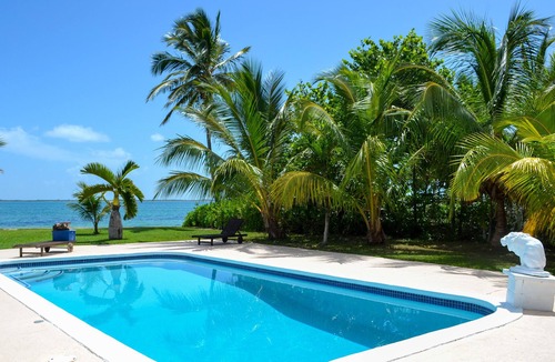 Nassau House | FABULOUS SECLUDED OCEAN FRONT ESTATE.