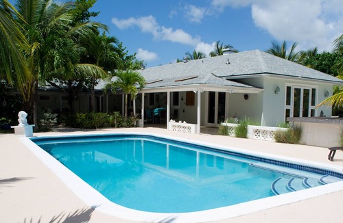 Nassau House | FABULOUS SECLUDED OCEAN FRONT ESTATE.