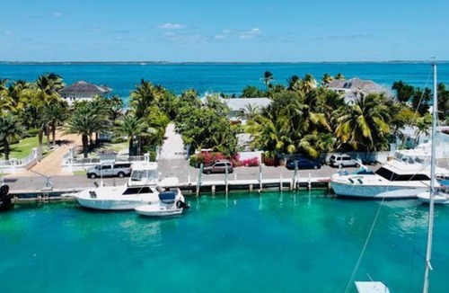 Nassau House | FABULOUS SECLUDED OCEAN FRONT ESTATE.