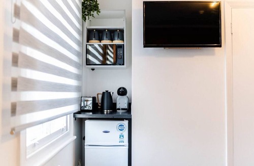 Hillrise Apartment | Fairbridge 5.