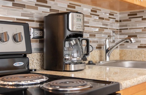 Waikiki Apartment | Fairway Villa 810 Studio - Free WIFI/Parking & AC