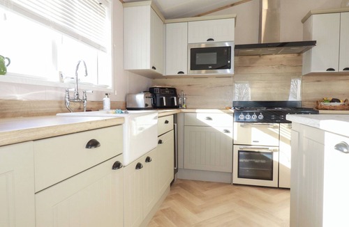 Doublebois Cottage | FAIRWAYS 4, pet friendly, with hot tub in Liskeard