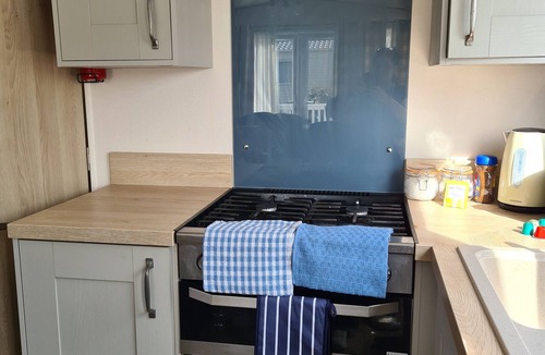 St Margaret's at Cliffe House | Family-Friendly 6-berth caravan with onsite leisure facilities.