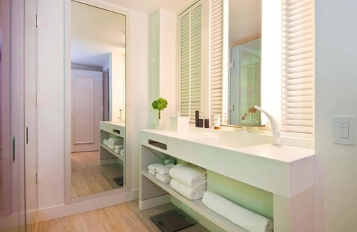 Nassau Hotel | Family Beach Escape! 2 Spacious Units w/Balcony, Kitchen, Pool * Gym Access!