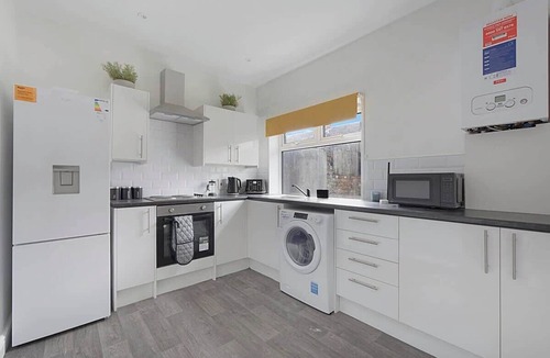 Loftus House | Family Coastal three Bedroom House Parking and WiFi
