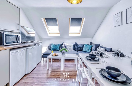 Southsea House | Family & Contractor 6Bed Southsea Home - Sleep 12
