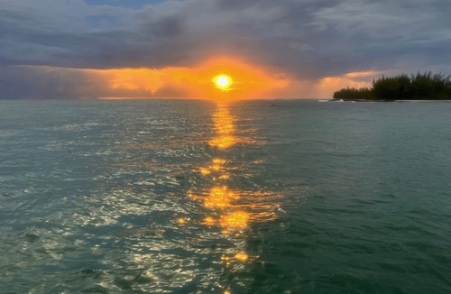 Winding Bay House | Family Friendly Beachfront Pink Sand Beaches Sleeps up to 15