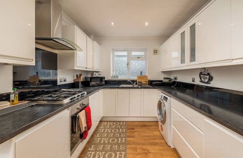 St Albans House | Family Friendly, Cosy 3 bed Home - Pass the Keys