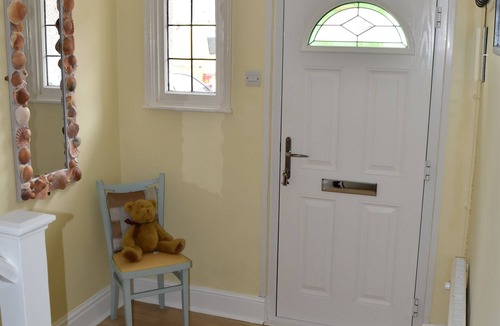 Newquay City Centre House | Family Holiday Home, Very Close to Beach, in Quiet Road. Private Garden.