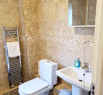 Custom House Apartment | FANTASTIC COZY 3bed Hse London ExCEL Free Parking WIFI Sleeps 6