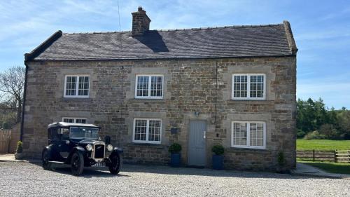 Winkhill House | Farmhouse - Sleeps 6 - Near Alton Towers Peak Dist