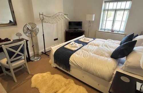 Winkhill House | Farmhouse - Sleeps 6 - Near Alton Towers Peak Dist