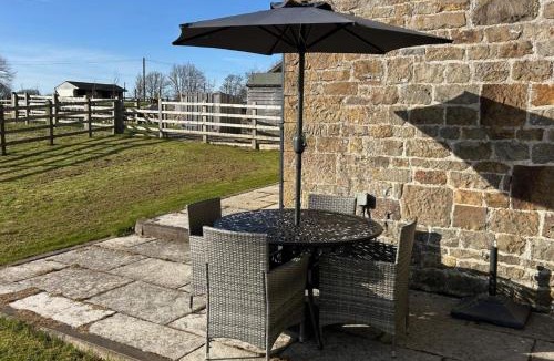 Winkhill House | Farmhouse - Sleeps 6 - Near Alton Towers Peak Dist