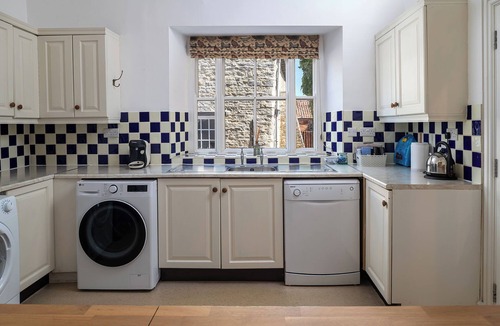 Irchester House | Farndish Manor - Spacious Georgian Manor House - Rural Retreat (sleeps 16+5)