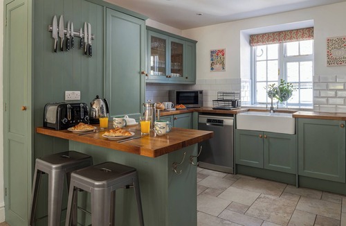 Irchester House | Farndish Manor - Spacious Georgian Manor House - Rural Retreat (sleeps 16+5)