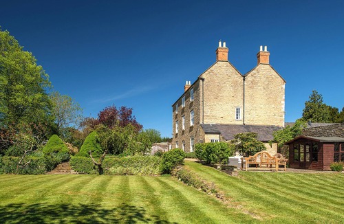 Irchester House | Farndish Manor - Spacious Georgian Manor House - Rural Retreat (sleeps 16+5)