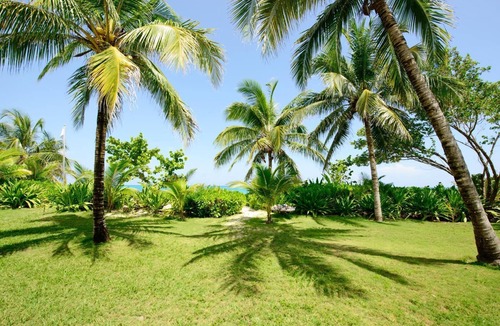 Westwind House | Farraige: Idyllic scenic beachfront 4-bedroom house with island charm