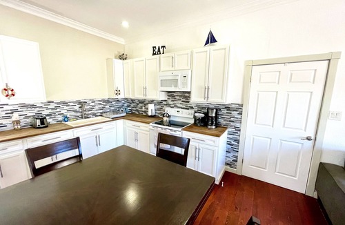 Governor's Harbour House | Fenced Property, Near all Beaches, Pool, Hot Tub, Sundeck, Firepit, Grill, Wi-Fi