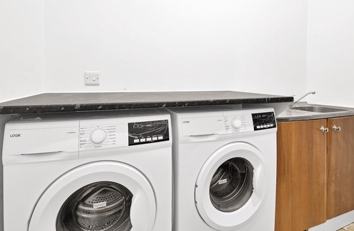 Sudbury Apartment | Fernbank Rooms Sudbury Hill, Harrow,Self-Contained Studios with En-Suite - Apt01