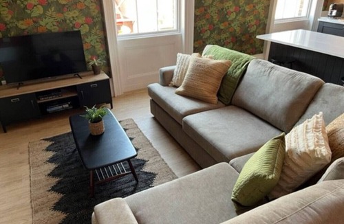 Huntingdon Apartment | Field Maple -free parking -Grade Ii listed- first