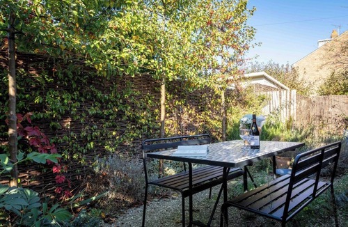 Whitstable House | Fig Tree Cottage is a cosy, two bedroom house, situated in the relaxing seaside town of Whitstable.