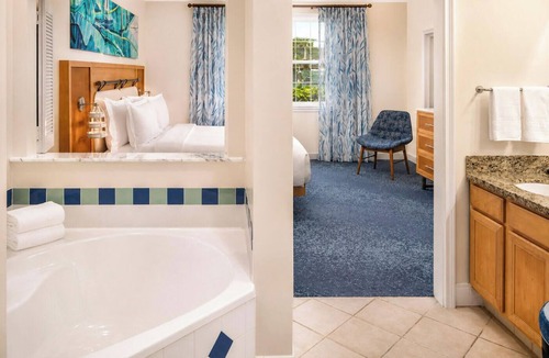 Paradise Island Resort | 𝐅𝐢𝐧𝐝𝐢𝐧𝐠 𝐌𝐞𝐢𝐥𝐢 Offers: Harborside Resort+Atlantis Waterpark Amenities