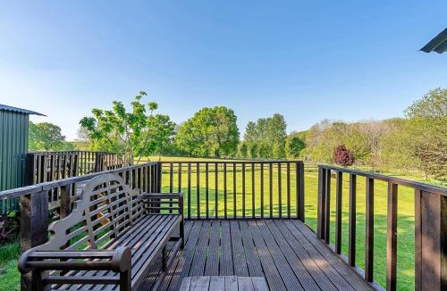 Romsey Ski Chalet | Finest Retreats- Shepherds Hut at Hilltop Farm