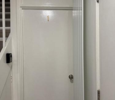 St. Pancras and Somers Town House | Flat 15 Plender Street -Comfortable Stay in a Quiet Area