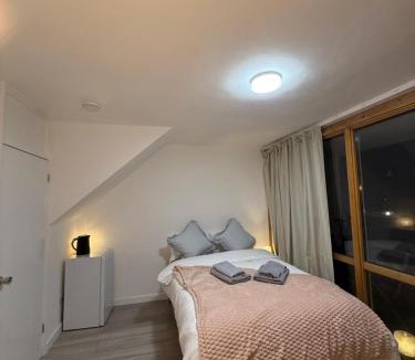 St. Pancras and Somers Town House | Flat 15 Plender Street -Comfortable Stay in a Quiet Area
