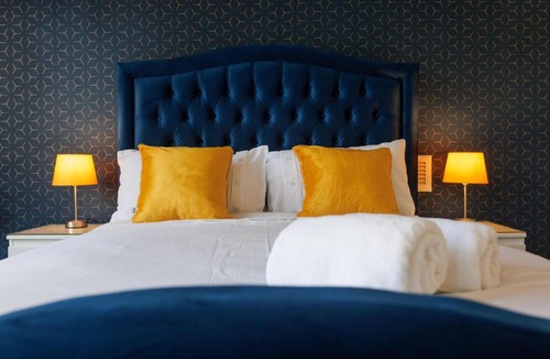 Sefton Park Apartment | FLATZY - Stylish Abode on Doorstep of Sefton Park *10 minutes to Centre*